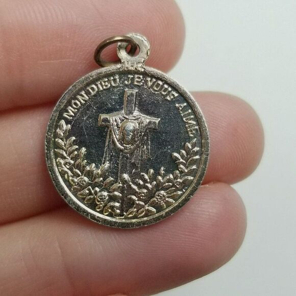 Vintage Saint Theresa Silver Tone Medallion Charm Pendant, Religious Guardian - Picture 8 of 8